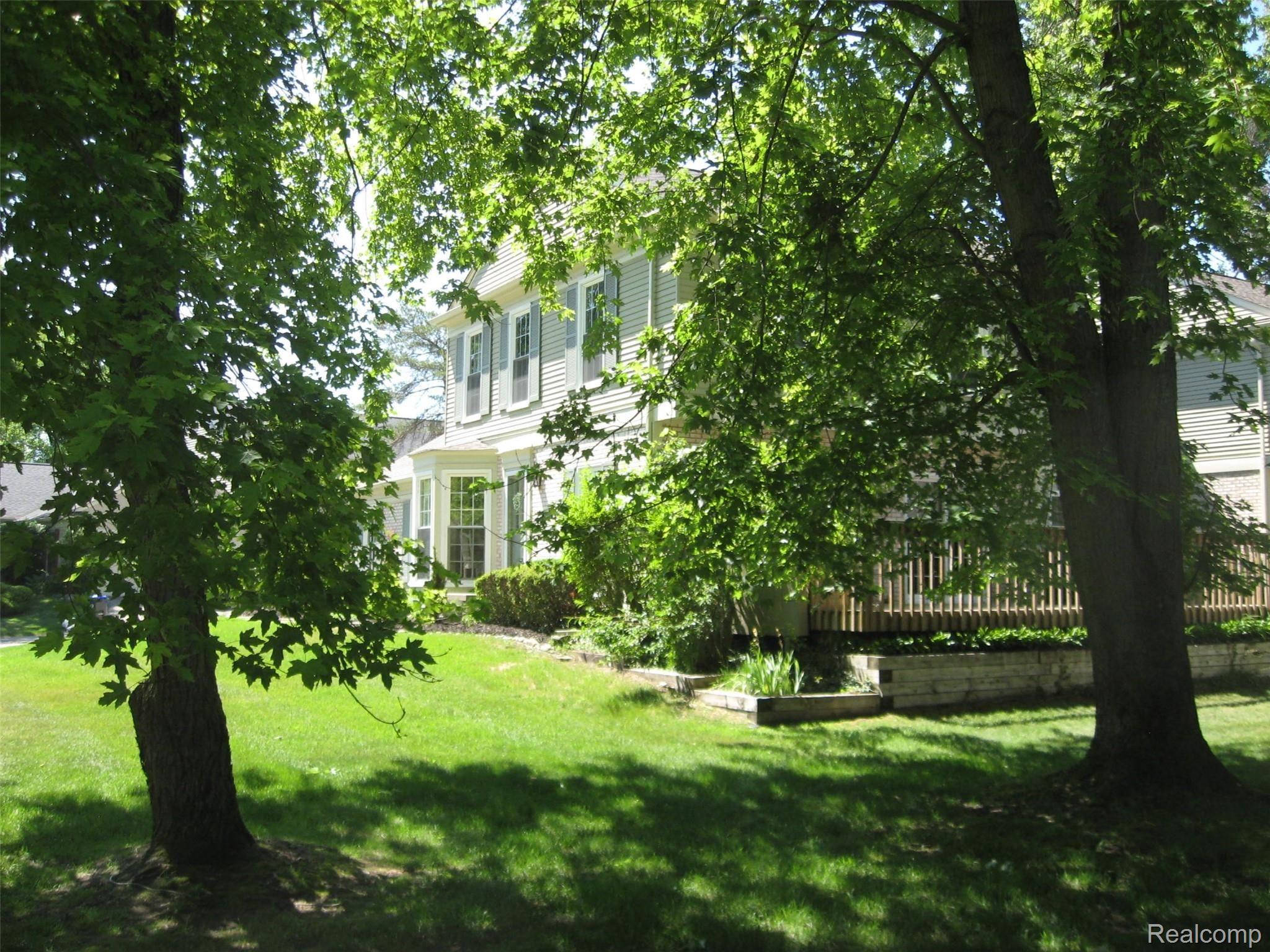 1457 Lantern Lane Rochester, MI 48306 - Photo 4 of 24 ShadyShot.JPG