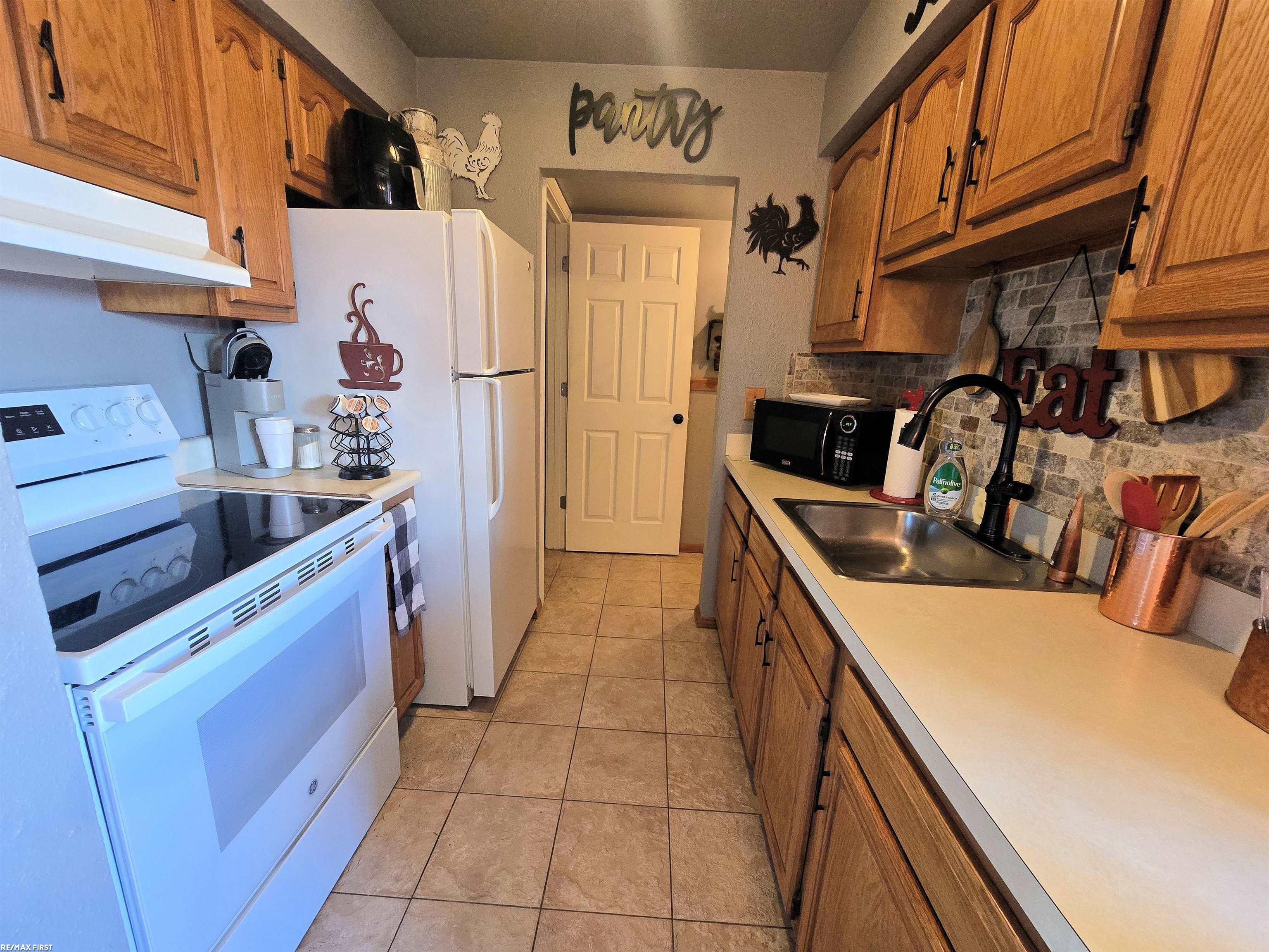 20225 15 Mile Road Clinton Township, MI 48035 - Photo 6 of 19