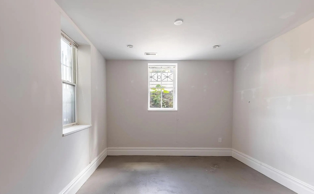 89 Cedar Street, Unit 2 Boston, MA 02119 - Photo 17 of 27 an empty room with a window