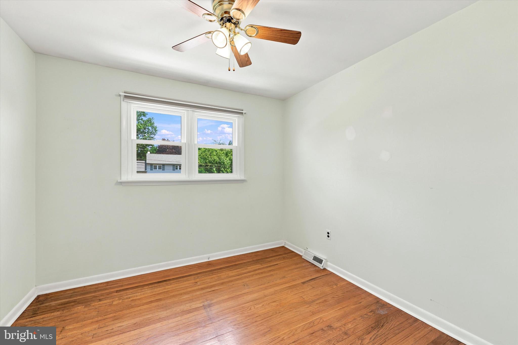 726 Violet Road Warminster, PA 18974 - Photo 10 of 15