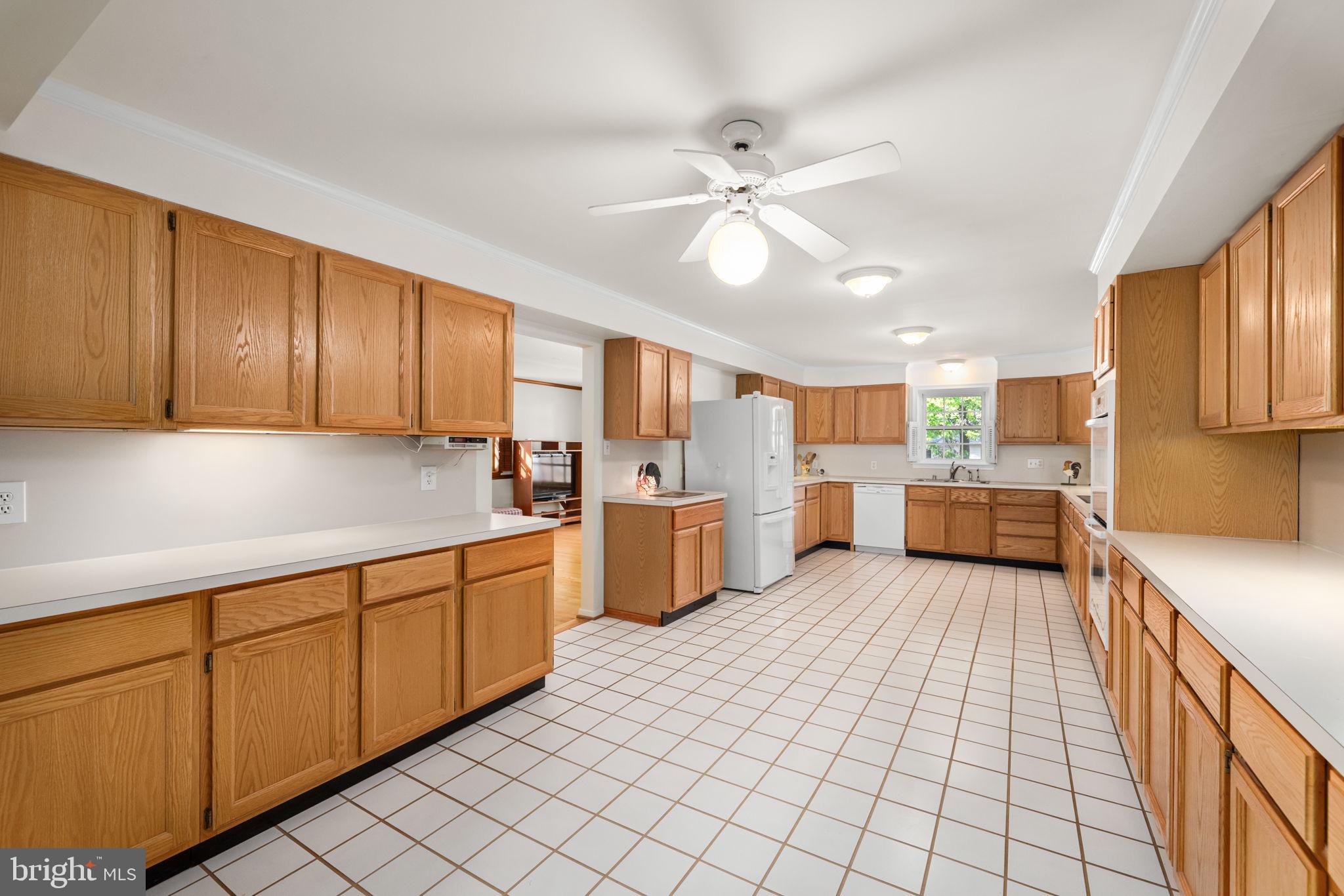8220 Smithfield Avenue Springfield, VA 22152 - Photo 21 of 63 Enough room to add an island