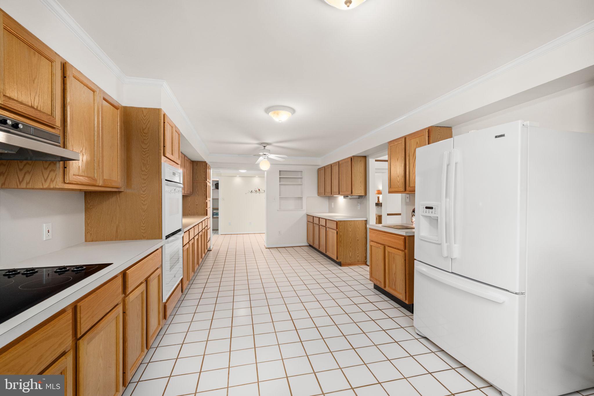 8220 Smithfield Avenue Springfield, VA 22152 - Photo 23 of 63 50+ American Craftsman Cabinets
