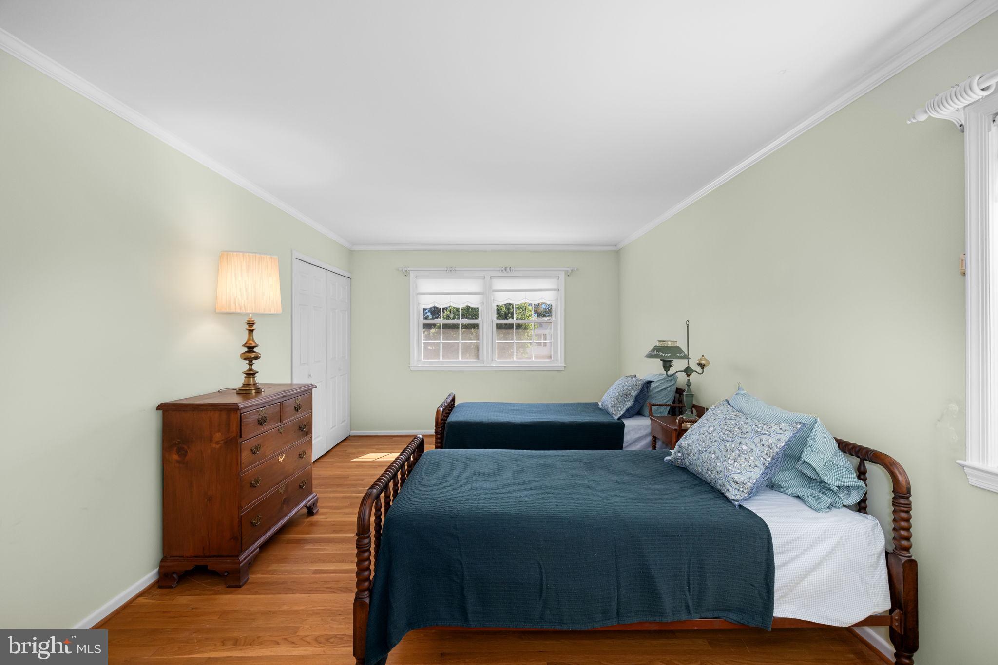 8220 Smithfield Avenue Springfield, VA 22152 - Photo 28 of 63 Bedroom #2 with ensuite bathroom