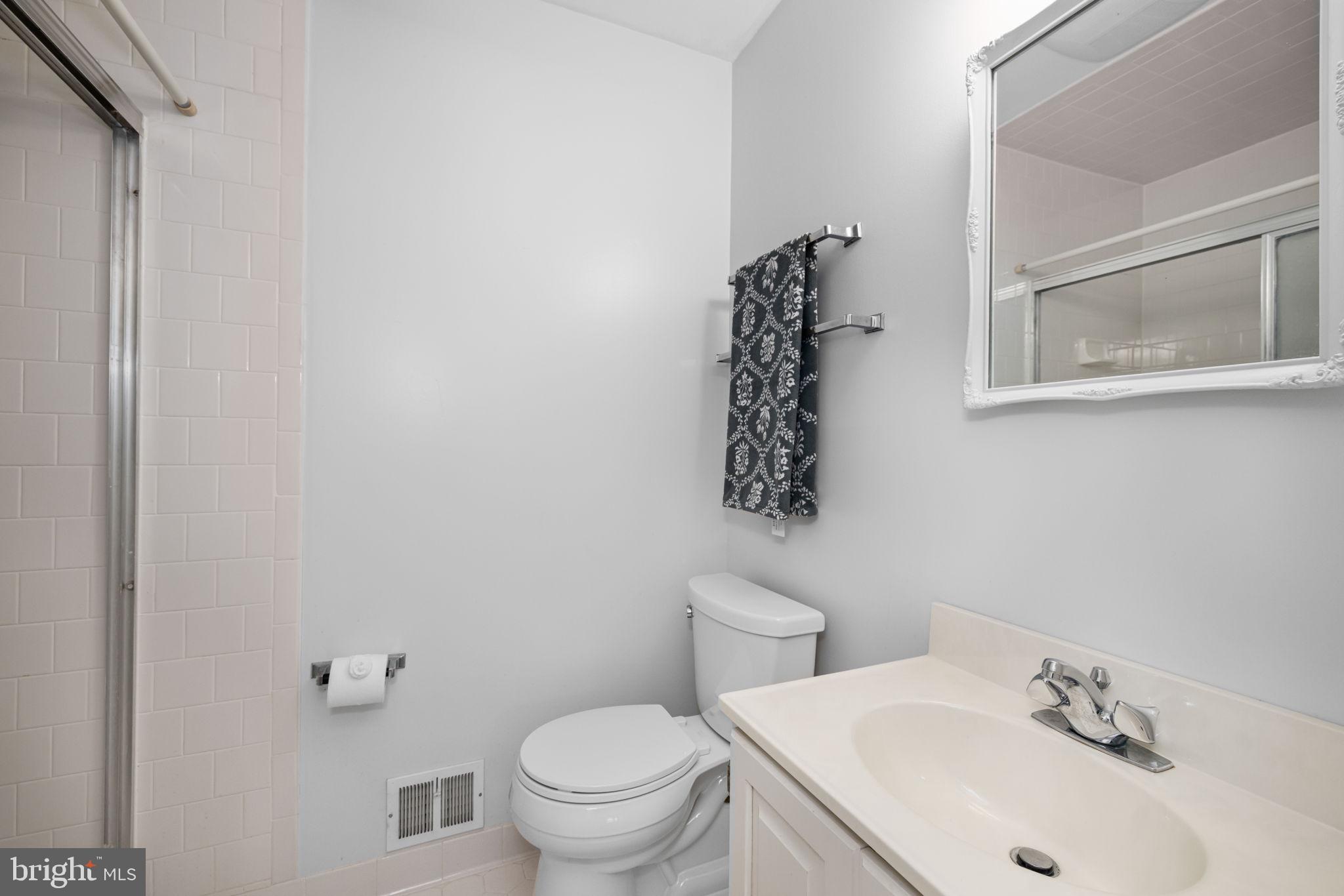 8220 Smithfield Avenue Springfield, VA 22152 - Photo 30 of 63 Bedroom #2 with ensuite bathroom