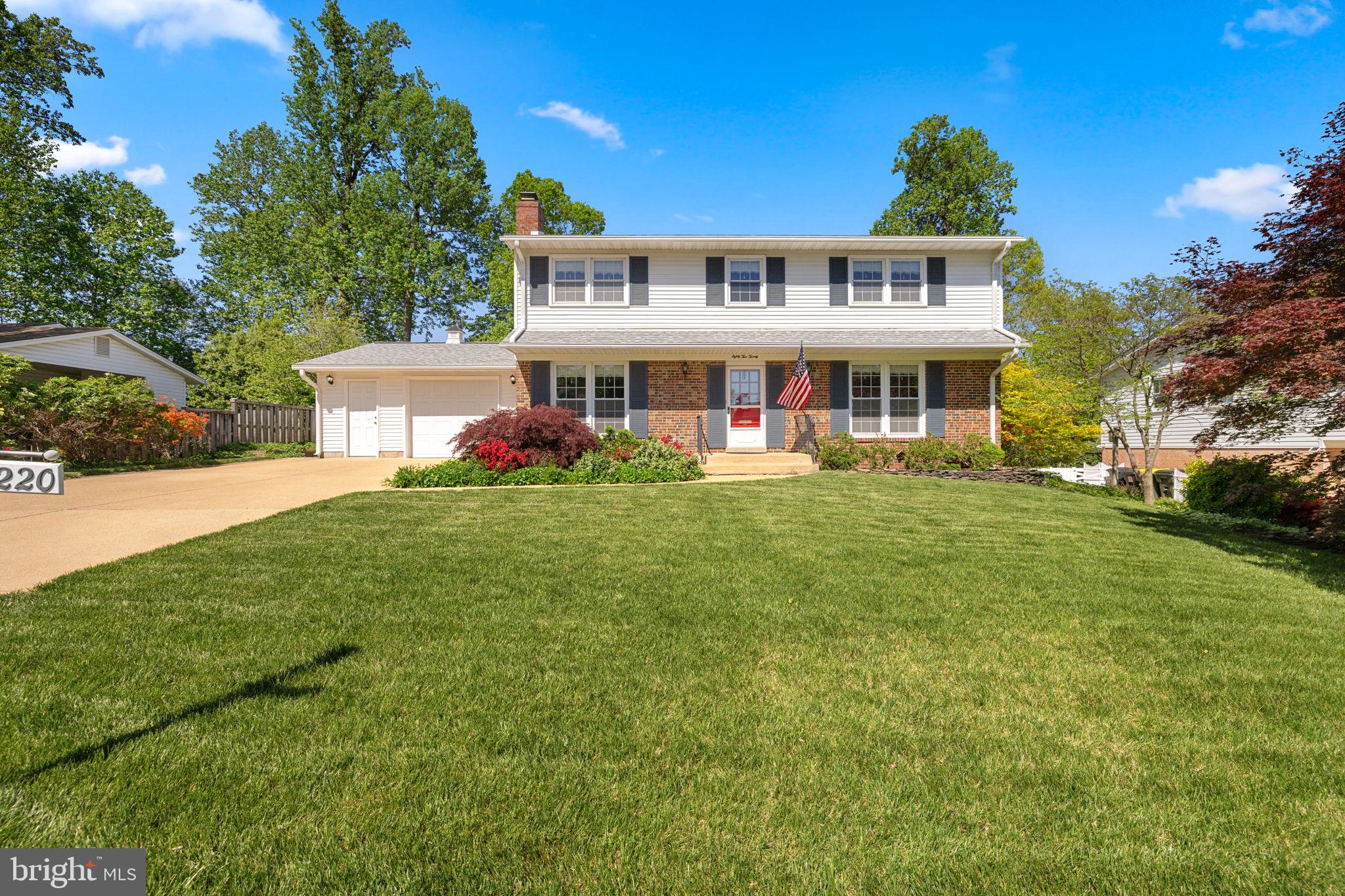 8220 Smithfield Avenue Springfield, VA 22152 - Photo 3 of 63 Meticulously maintained home and yard