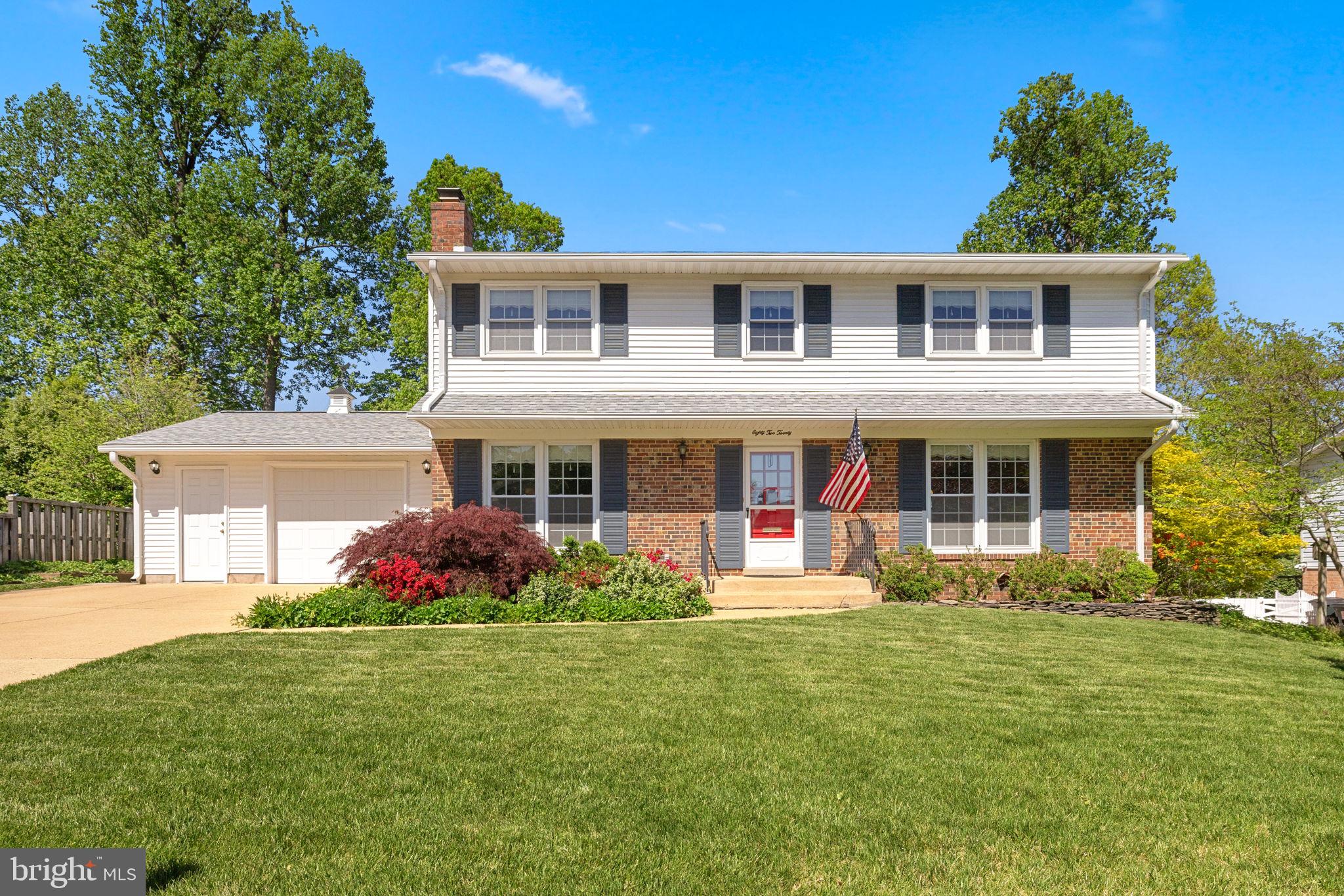 8220 Smithfield Avenue Springfield, VA 22152 - Photo 4 of 63 Meticulously maintained home and yard