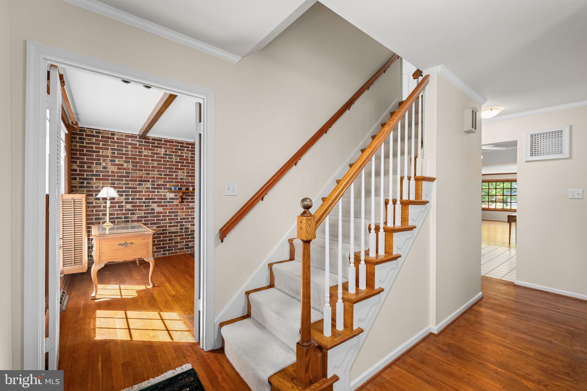 8220 Smithfield Avenue Springfield, VA 22152 - Photo 9 of 63 Foyer