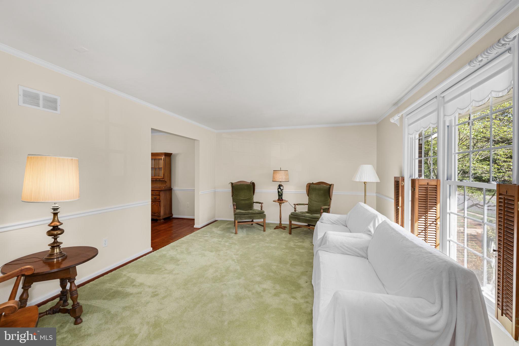 8220 Smithfield Avenue Springfield, VA 22152 - Photo 10 of 63 Living Room