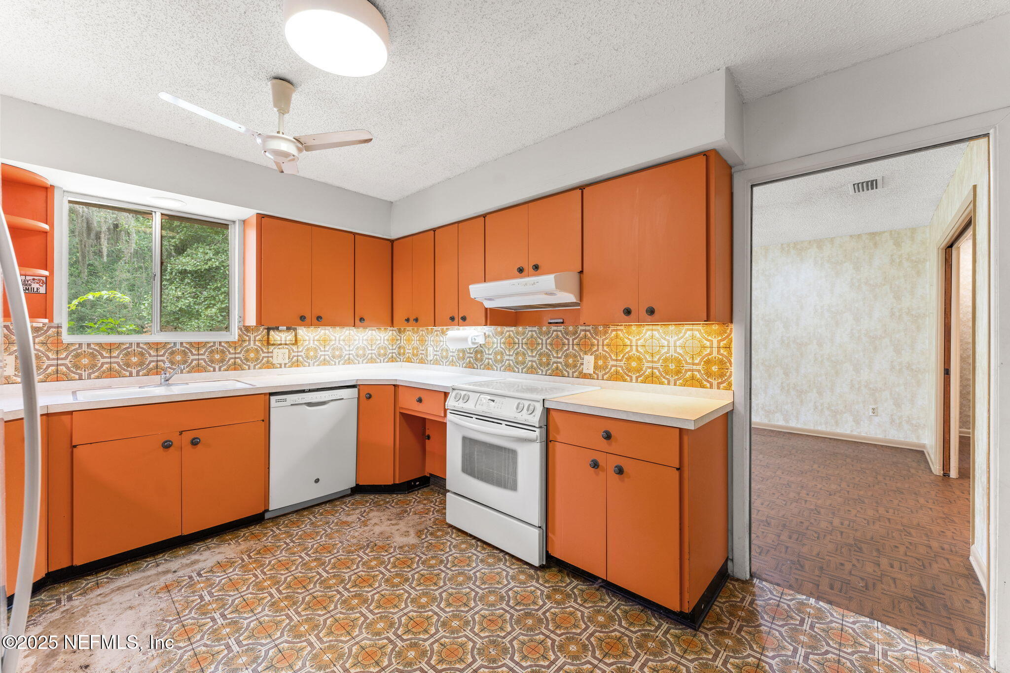 5026 Degrove Road Jacksonville, FL 32207 - Photo 11 of 31 Kitchen