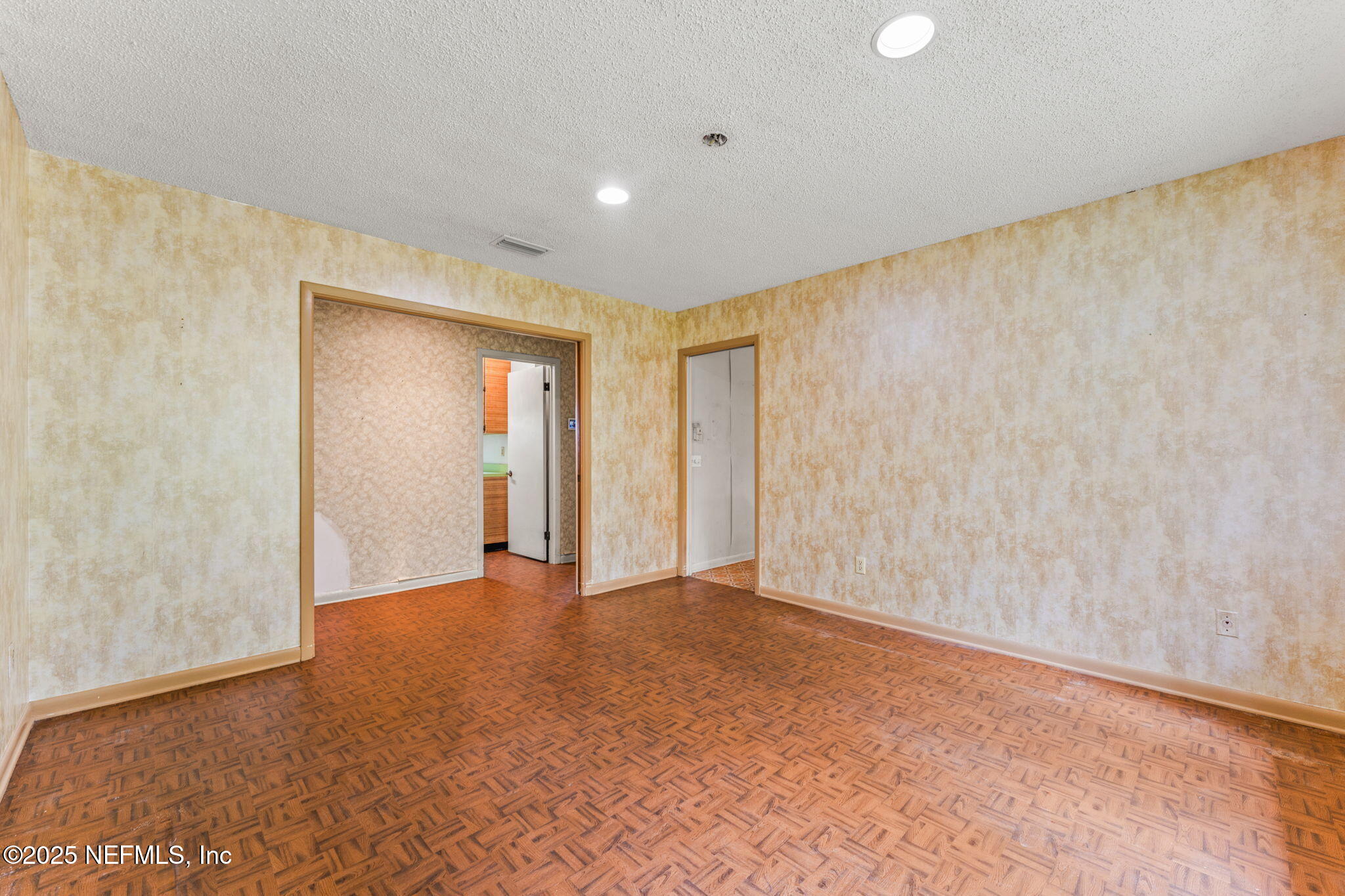 5026 Degrove Road Jacksonville, FL 32207 - Photo 14 of 31 Family Room