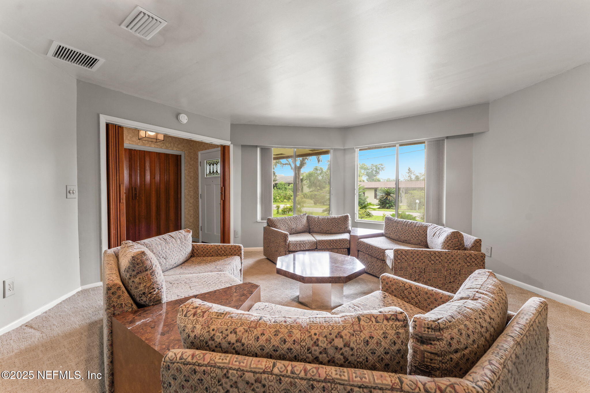 5026 Degrove Road Jacksonville, FL 32207 - Photo 17 of 31 Living Room