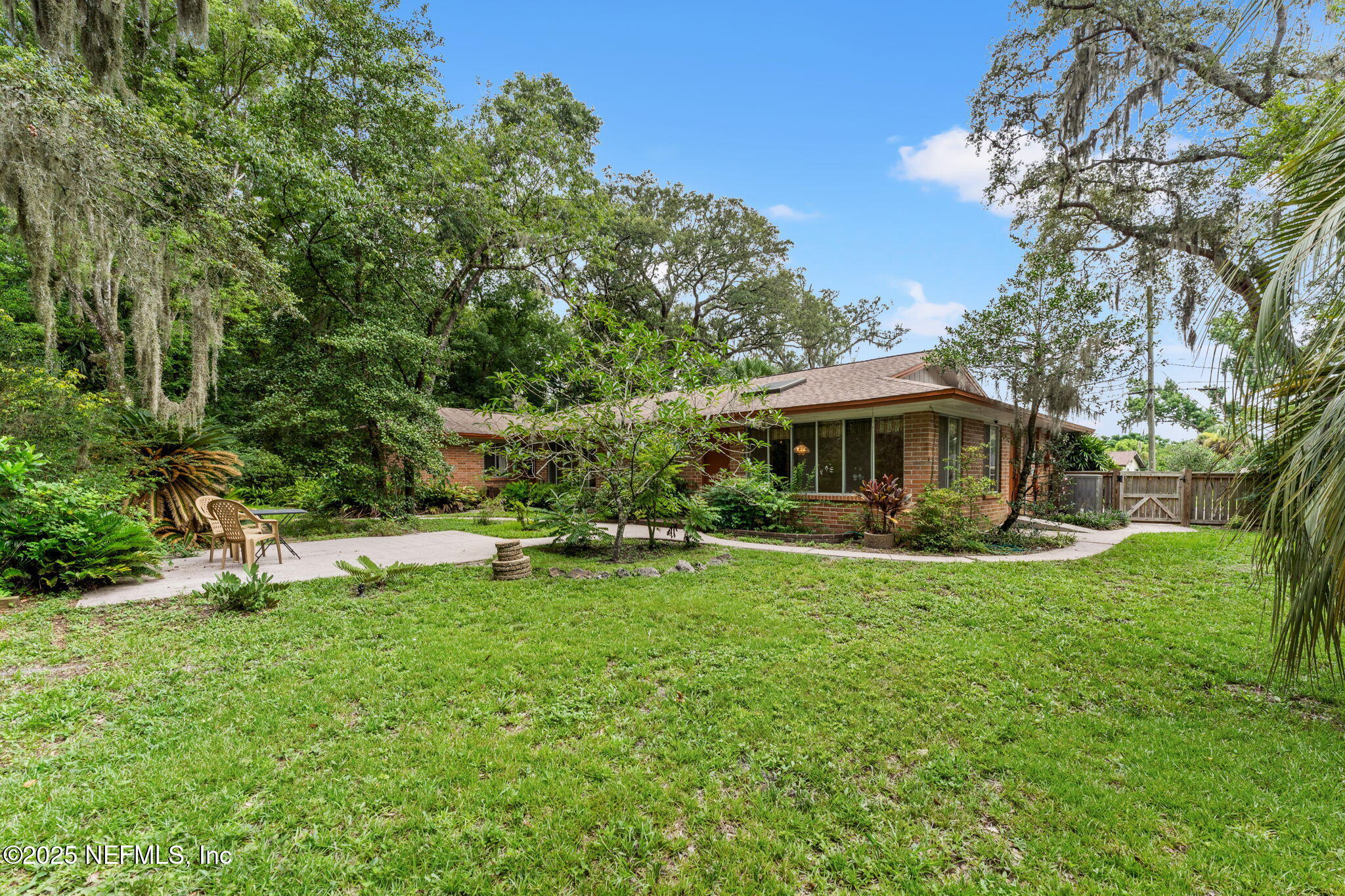 5026 Degrove Road Jacksonville, FL 32207 - Photo 5 of 31 Spacious Yard
