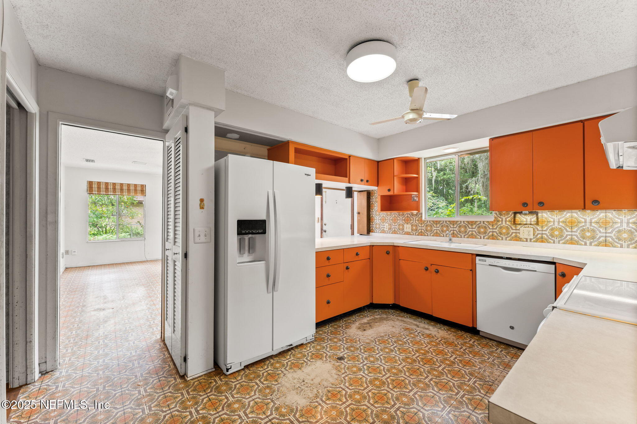 5026 Degrove Road Jacksonville, FL 32207 - Photo 9 of 31 Kitchen