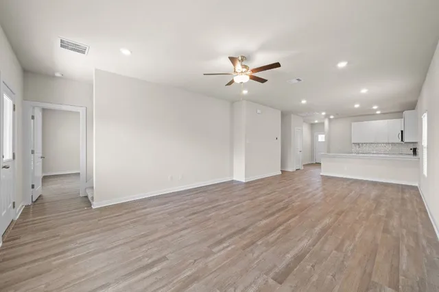 $299,000 | 260 Little Grn Trail, Jarrell, TX 76537