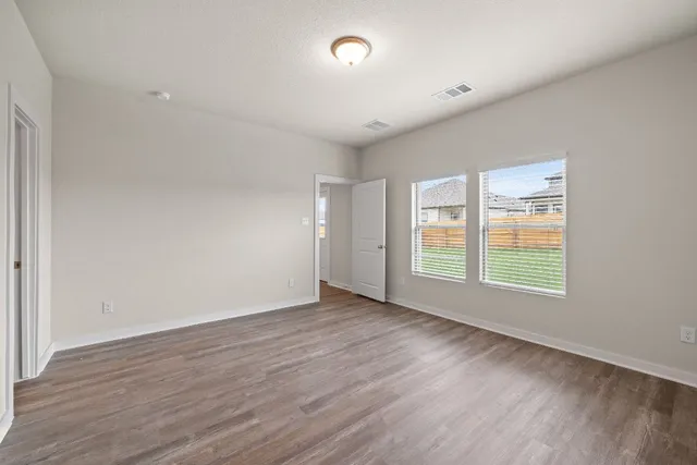 $299,000 | 260 Little Grn Trail, Jarrell, TX 76537