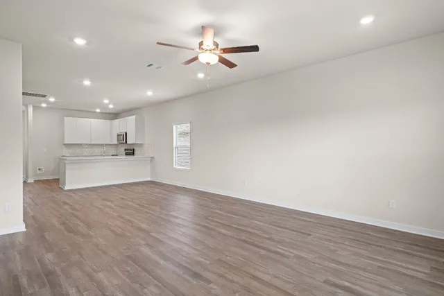 $299,000 | 260 Little Grn Trail, Jarrell, TX 76537