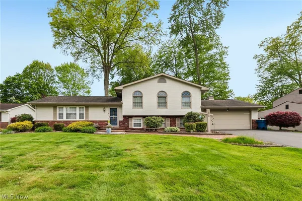 $289,999 | 7972 Glen Oaks Drive Northeast, Warren, OH 44484