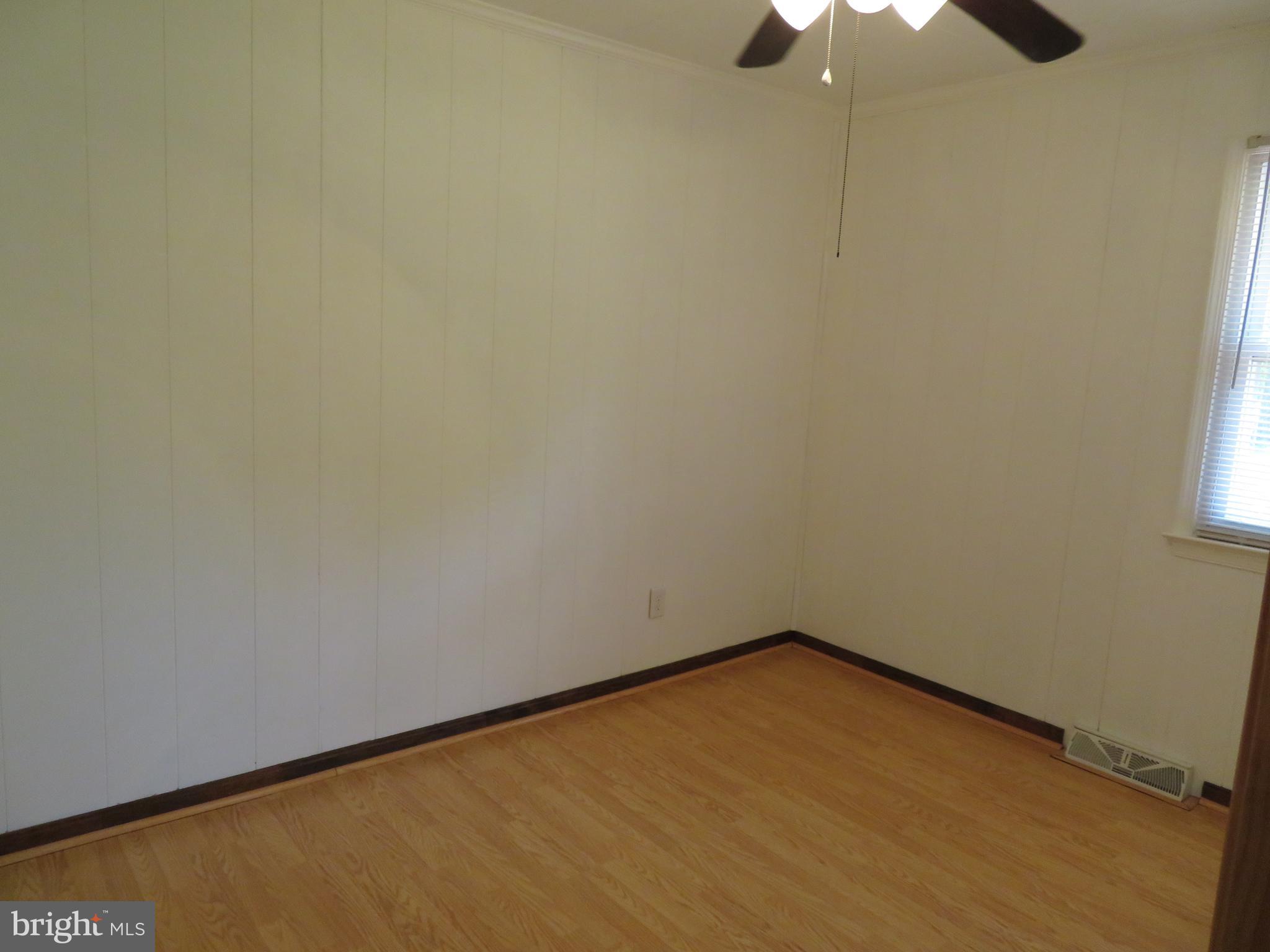 8700 McGrath Road Manassas, VA 20112 - Photo 15 of 30 Bedroom 3.