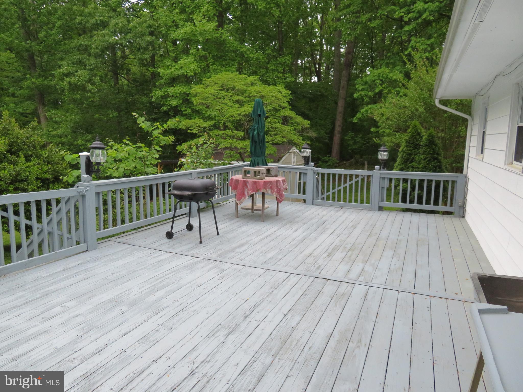 8700 McGrath Road Manassas, VA 20112 - Photo 20 of 30 Huge back Deck for entertaining.
