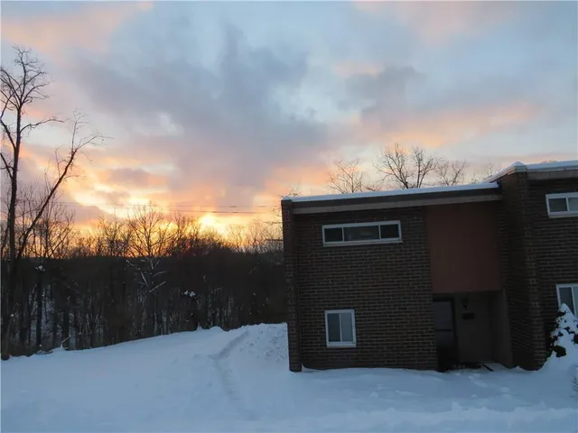 $124,900 | 101 Rivermont Court, Unit 101, Cheswick, PA 15024