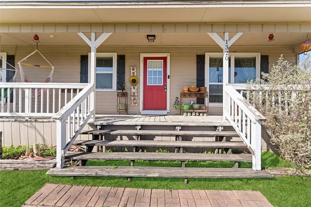 $200,000 | 1320 Laredo Drive, Granbury, TX 76048