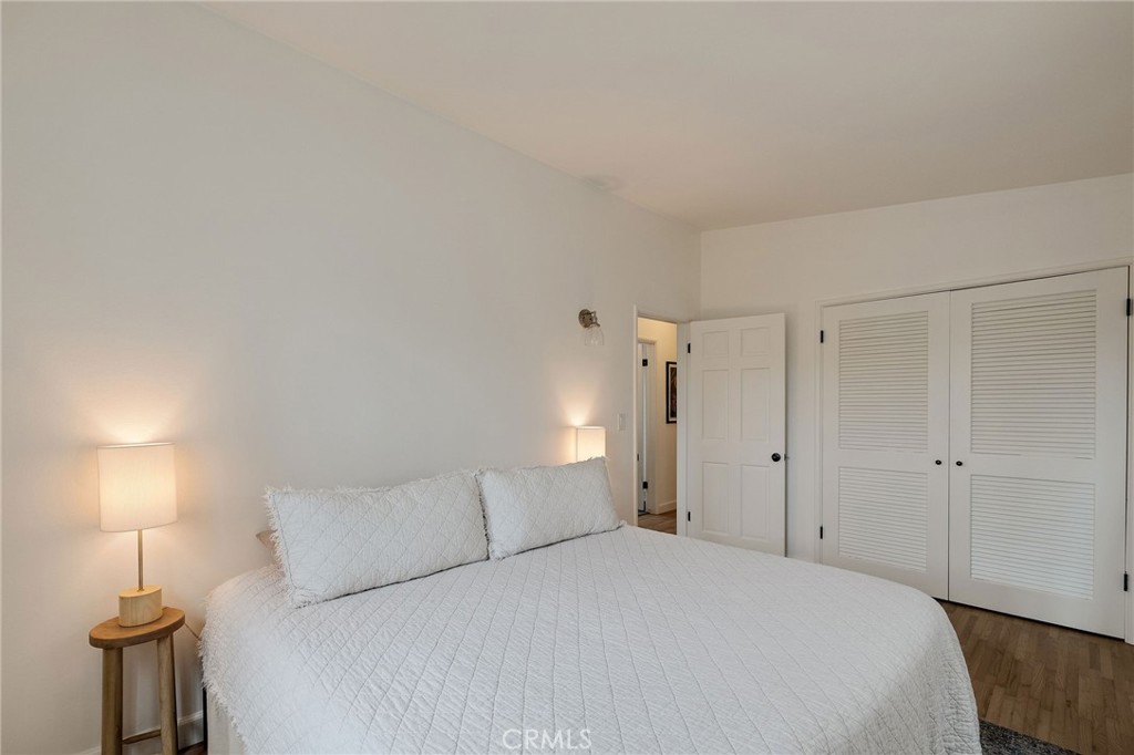 1706 Carver Street Redondo Beach, CA 90278 - Photo 31 of 40 a bedroom with a bed and a lamp
