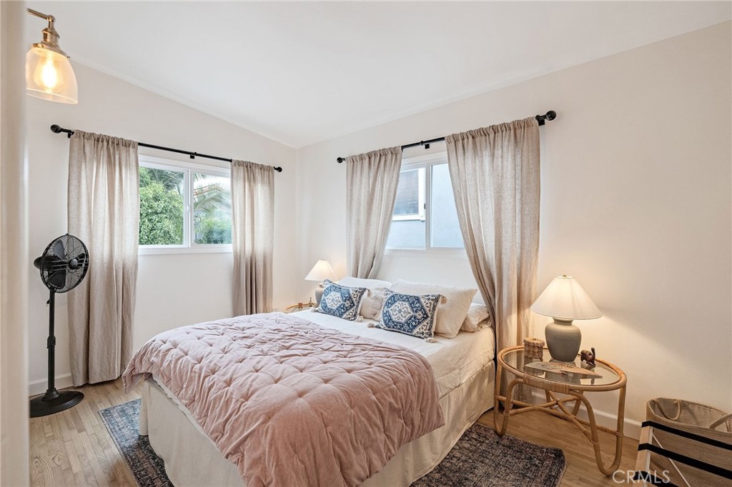 1706 Carver Street Redondo Beach, CA 90278 - Photo 33 of 40 a bedroom with a bed and a window