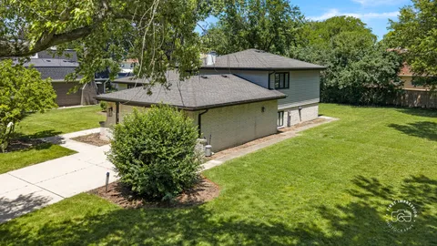 $499,999 | 18-w088 Claremont Drive, Darien, IL 60561