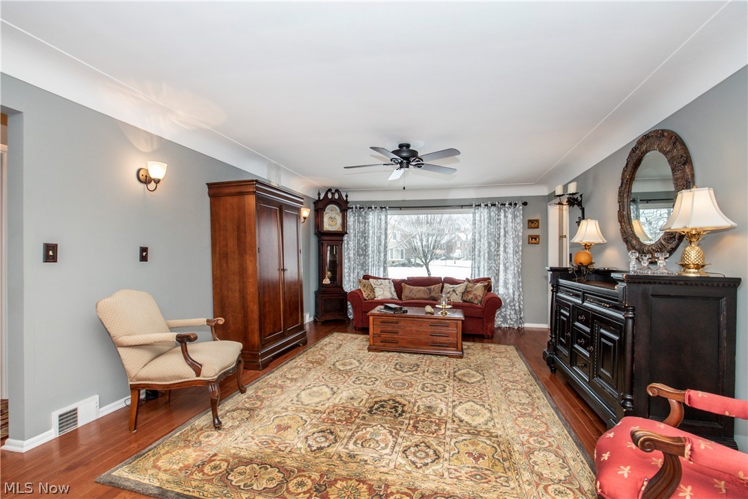 2236 Fenwick Road Cleveland, OH 44118 - Photo 3 of 32 Gallery Image 3