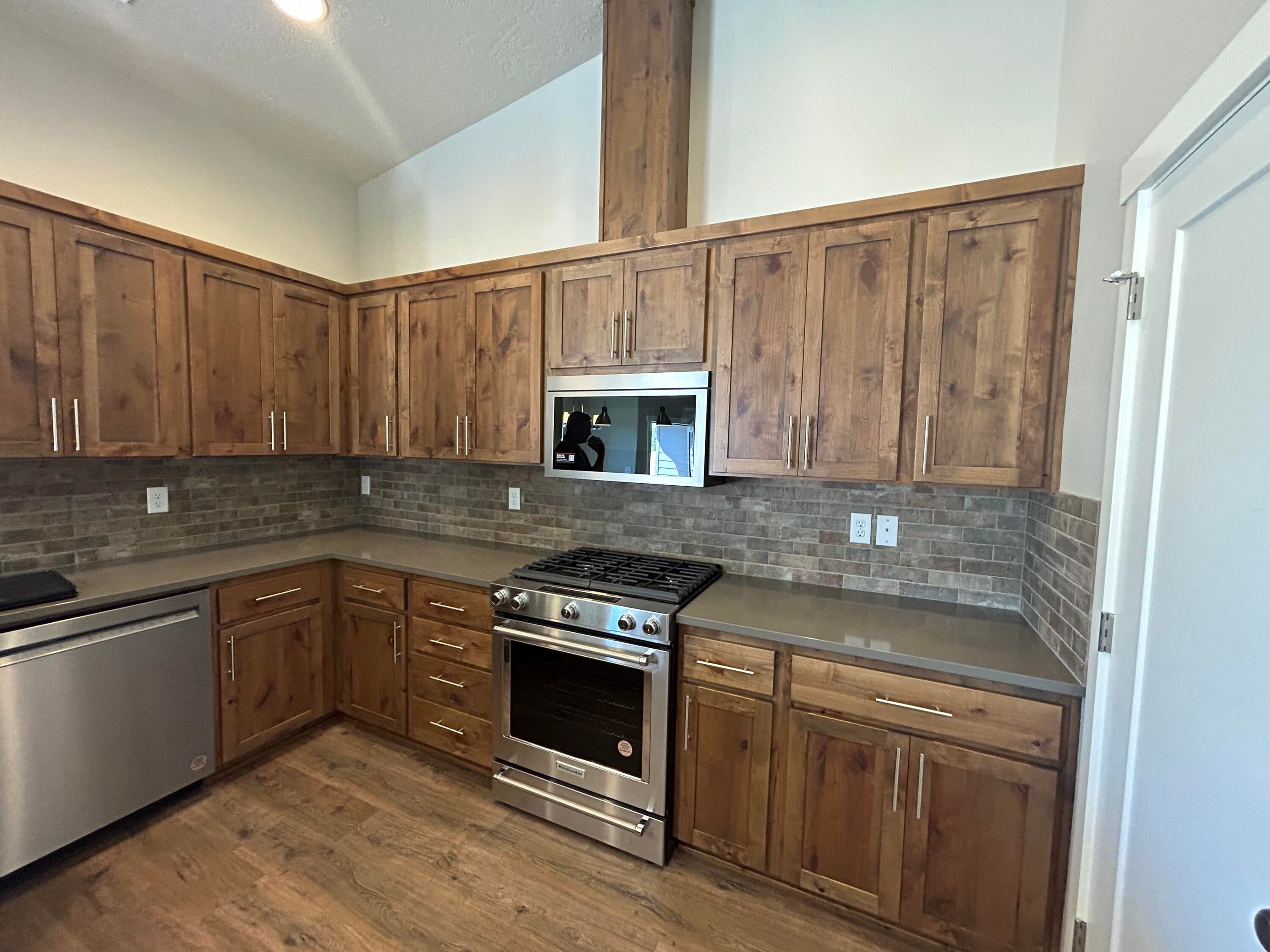 4809 Southwest Yew Place, Unit LOT 17 Redmond, OR 97756 - Photo 7 of 7 *For reference of interior color package only. Different floorplan