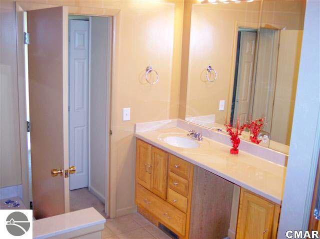 4932 South Wise Road Shepherd, MI 48883 - Photo 5 of 22 1772541-4.JPG