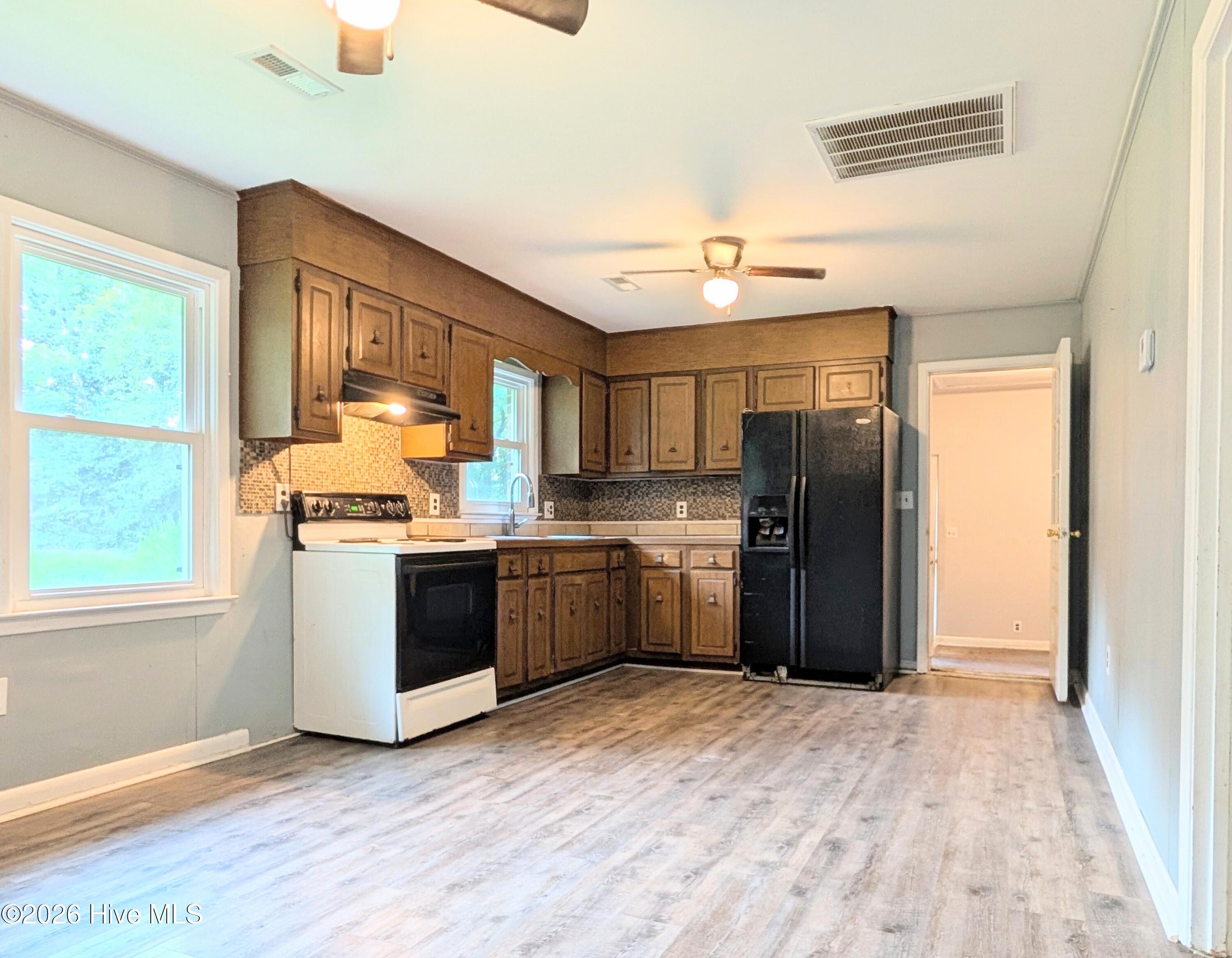 254 Harrell Road Burgaw, NC 28425 - Photo 5 of 17 Kitchen