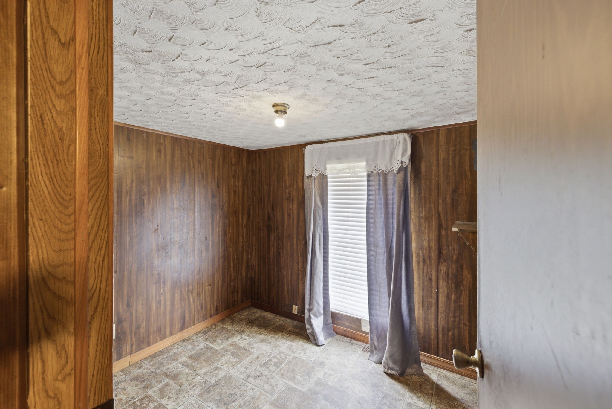 207 Center Street Portland, TN 37148 - Photo 13 of 26 an entryway with wooden floor