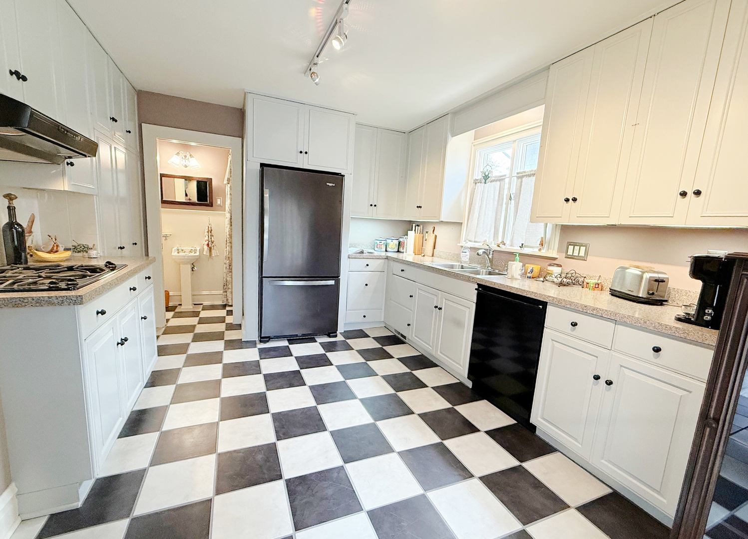 528 James Street Geneva, IL 60134 - Photo 13 of 24