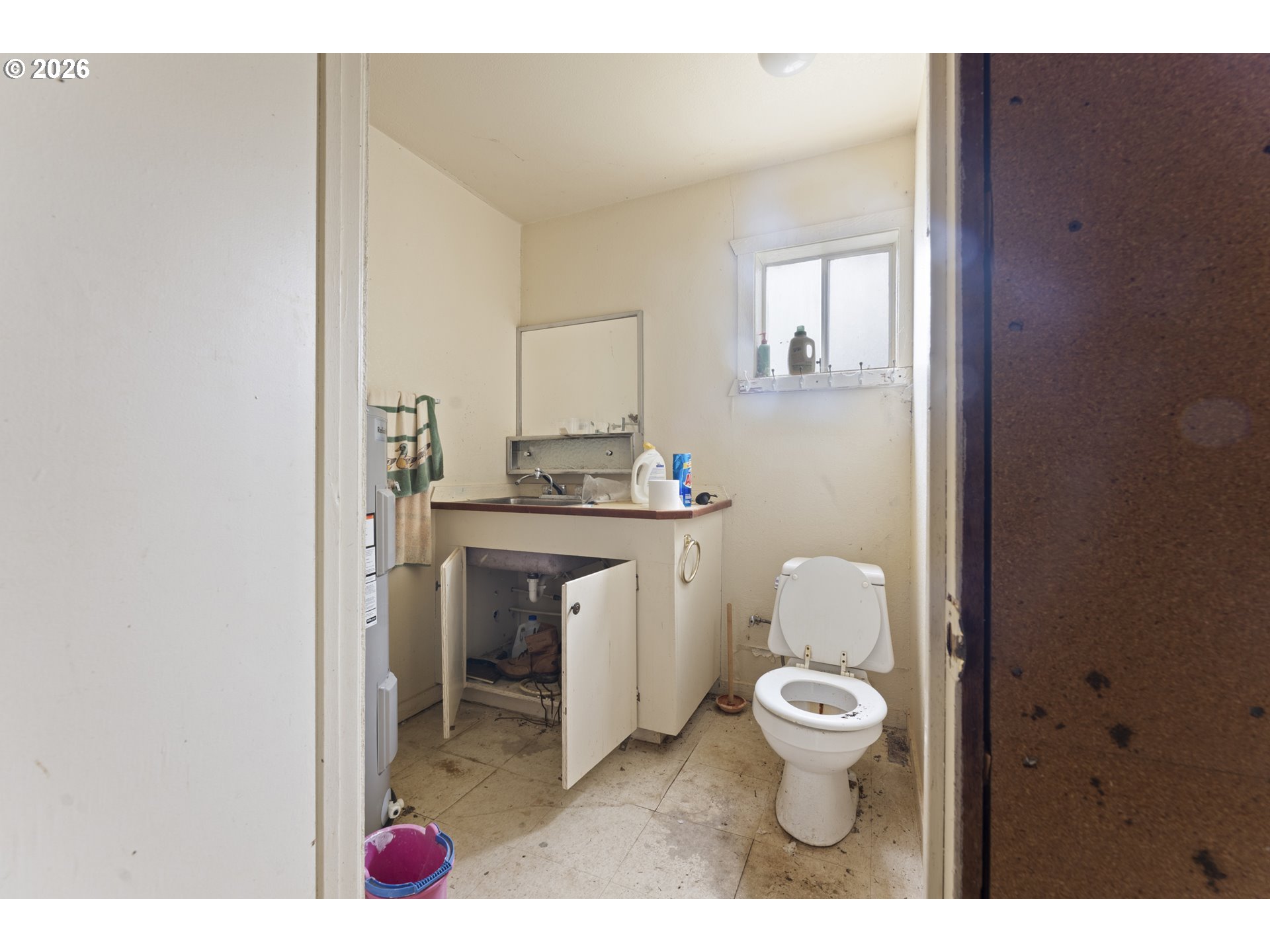 53665 Rosa Road Bandon, OR 97411 - Photo 14 of 47 a bathroom with a toilet a sink and a mirror