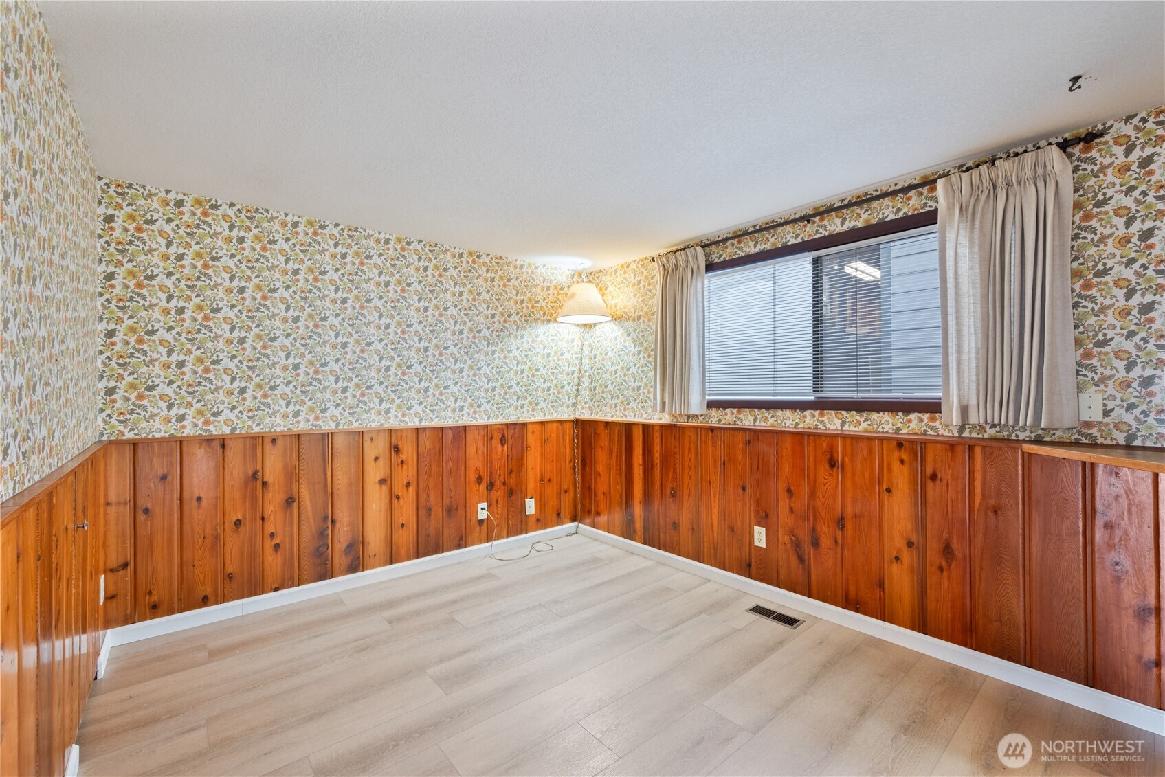 1205 Holly Street Kelso, WA 98626 - Photo 26 of 39 a wooden door in a room