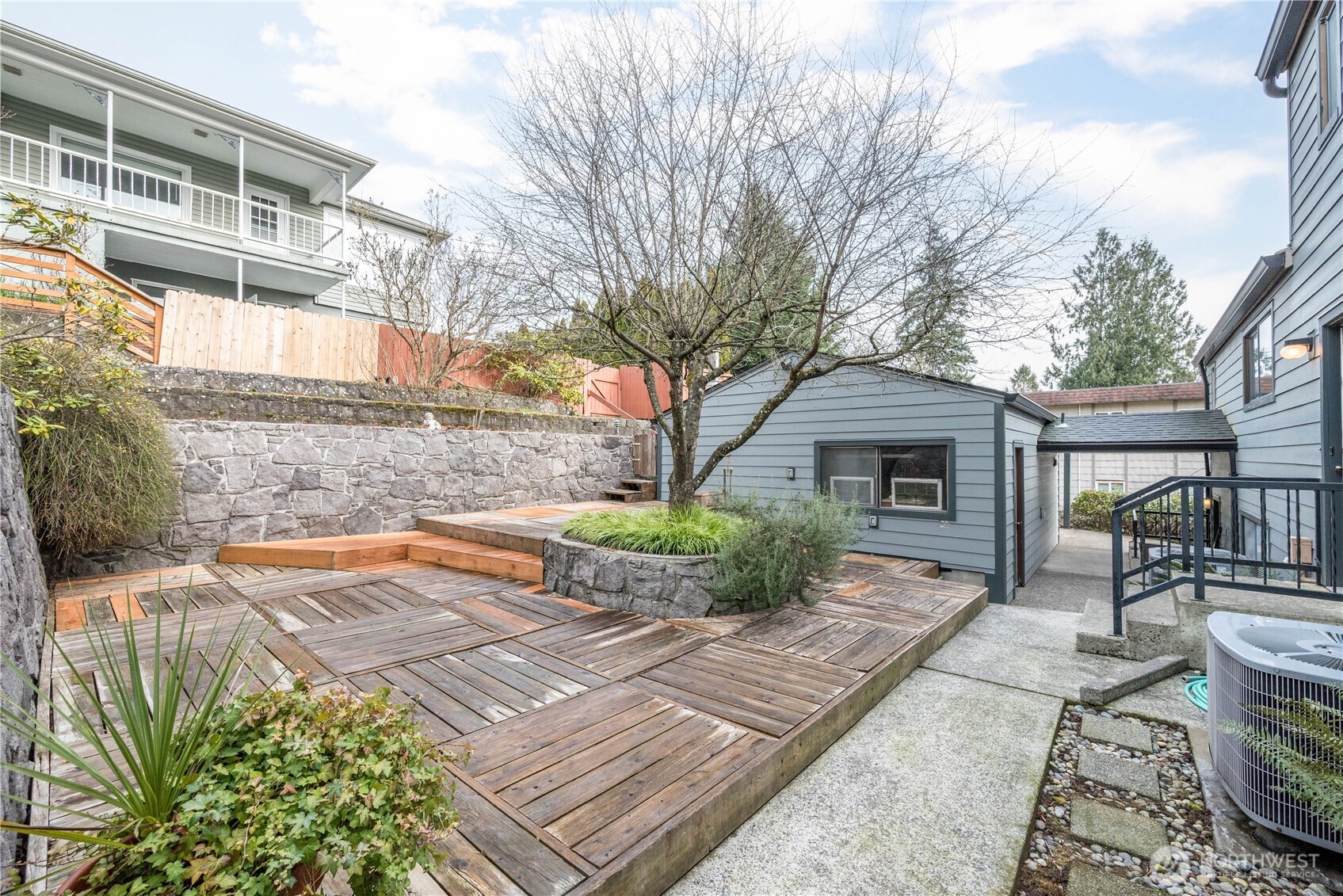 1205 Holly Street Kelso, WA 98626 - Photo 37 of 39 a front view of a house with garden
