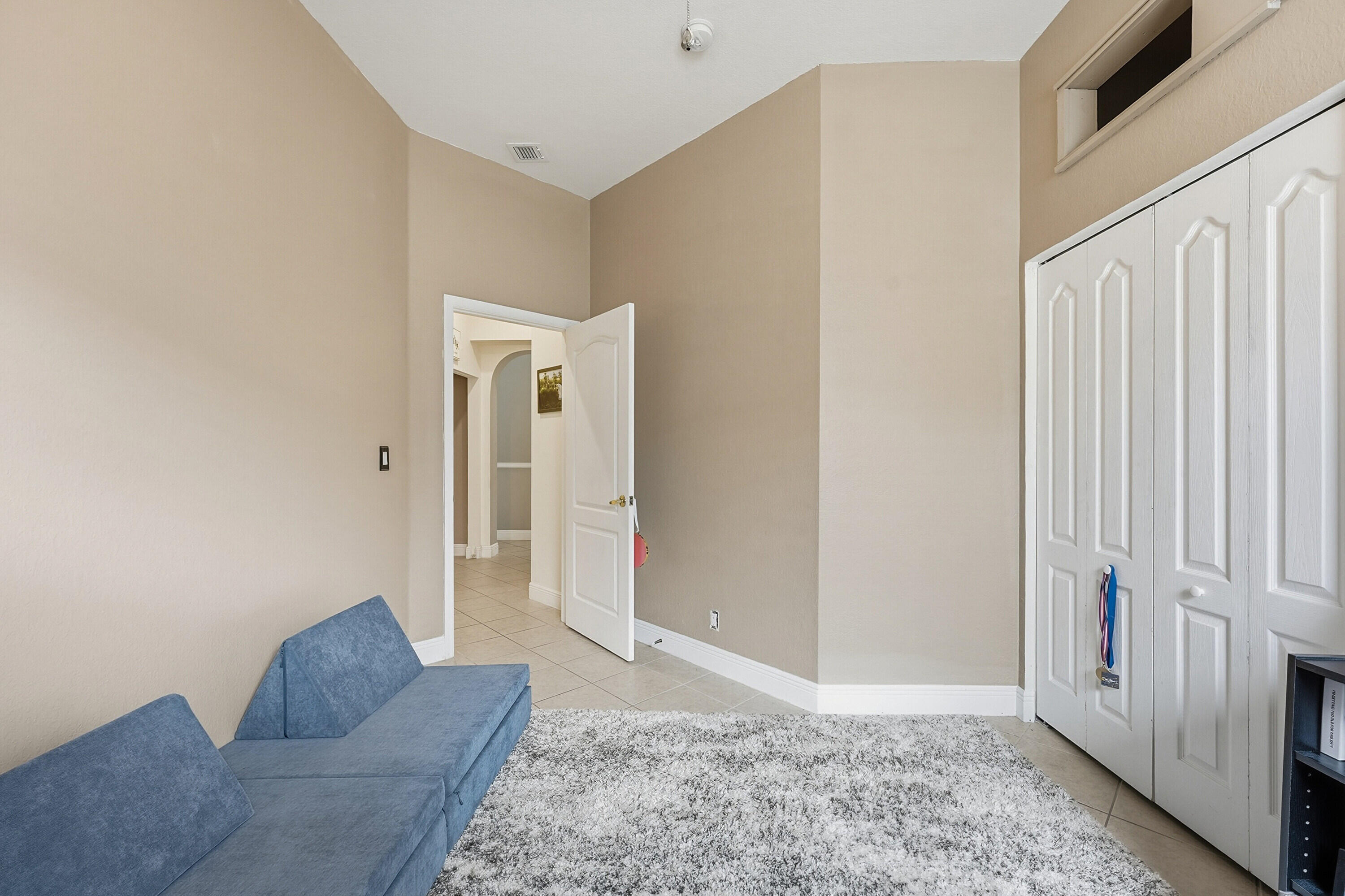 6117 Spring Lake Terrace Fort Pierce, FL 34951 - Photo 25 of 38 a living room with furniture and a rug