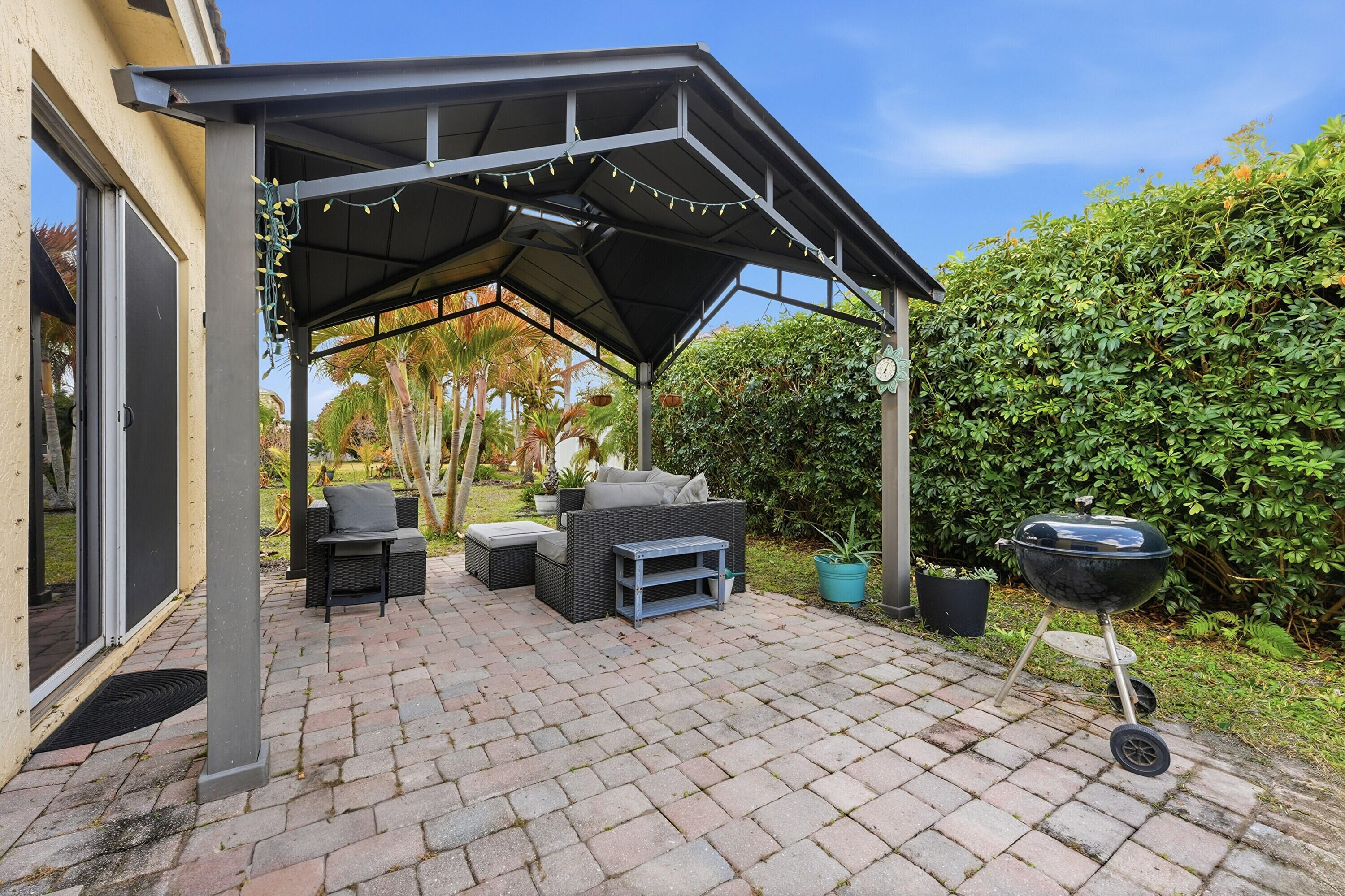 6117 Spring Lake Terrace Fort Pierce, FL 34951 - Photo 33 of 38 a backyard of a house with table and chairs