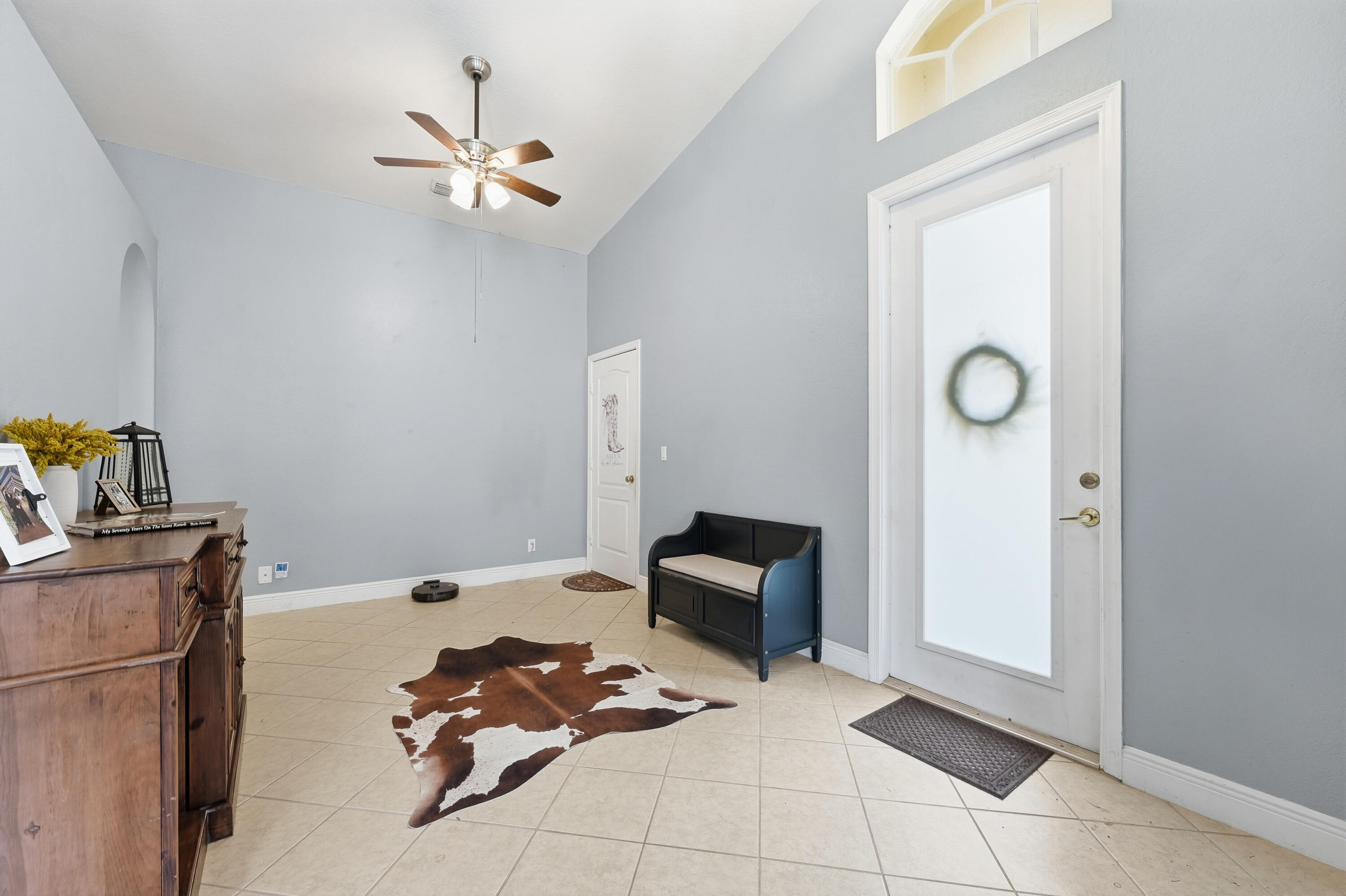 6117 Spring Lake Terrace Fort Pierce, FL 34951 - Photo 8 of 38 a living room with furniture