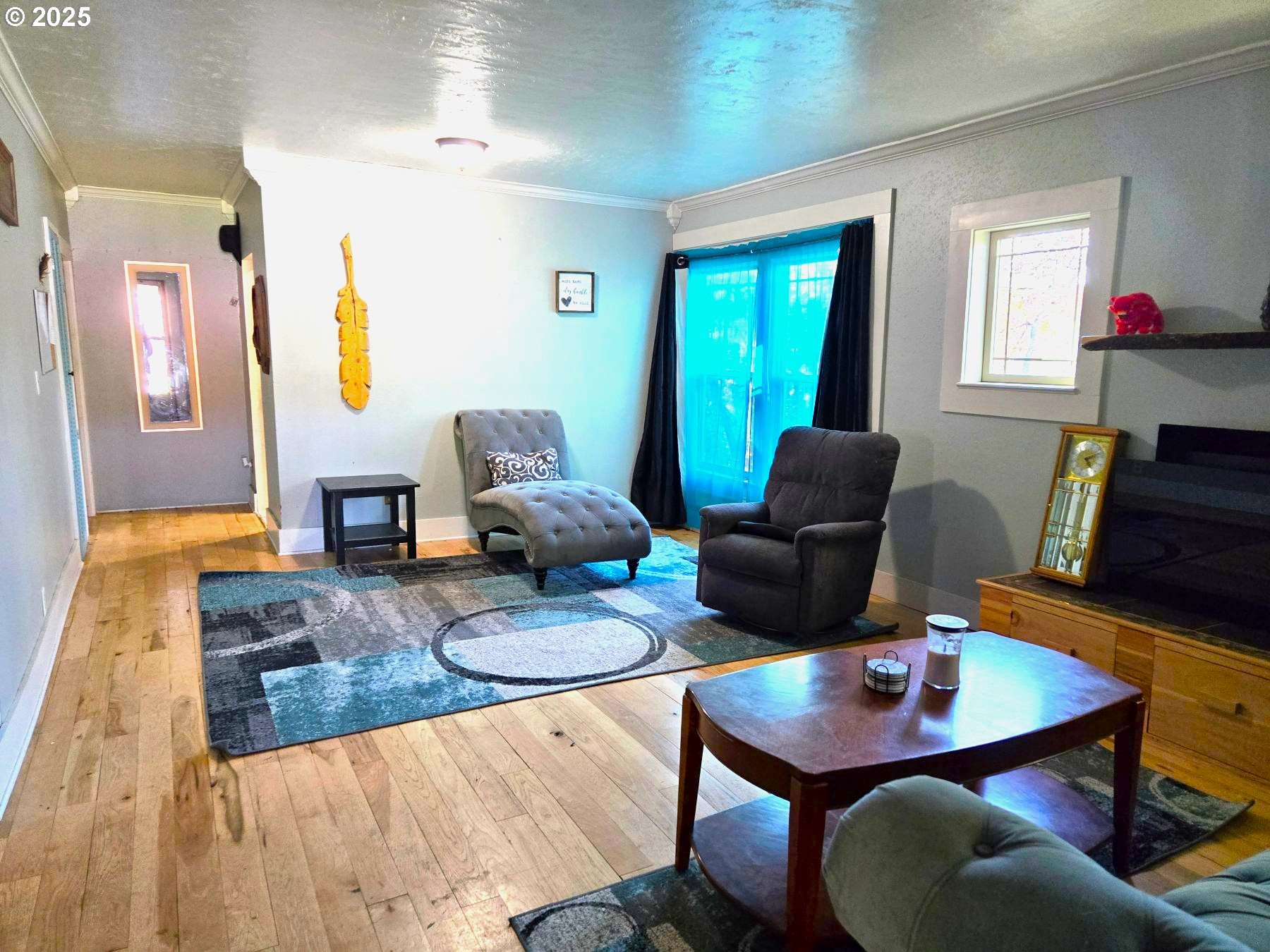100 Southeast Hillcrest Road John Day, OR 97845 - Photo 28 of 30 a living room with furniture and wooden floor