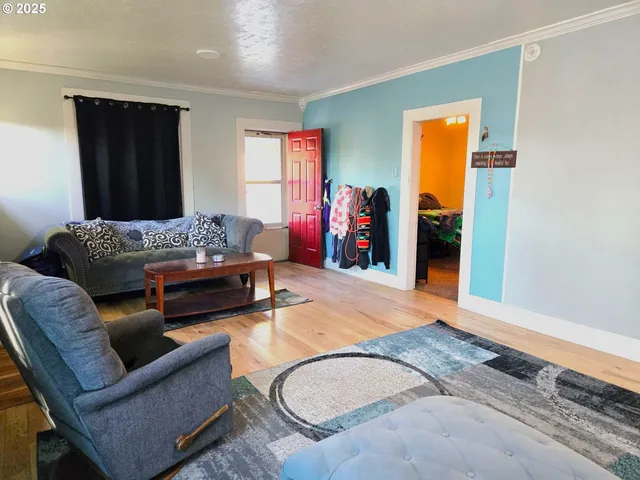 $270,750 | 100 Southeast Hillcrest Road, John Day, OR 97845