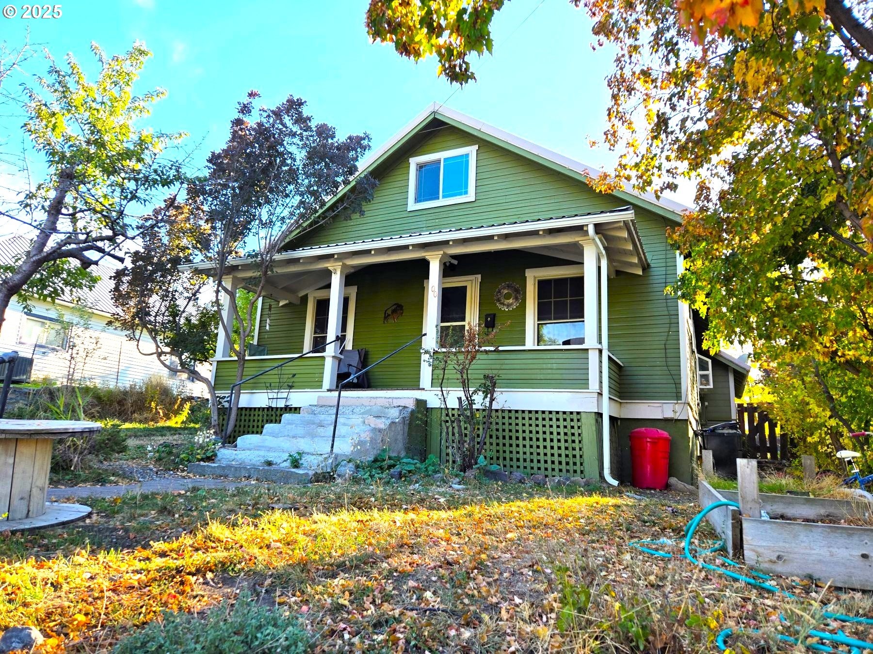 100 Southeast Hillcrest Road John Day, OR 97845 - Photo 3 of 30 a front view of a house with a yard