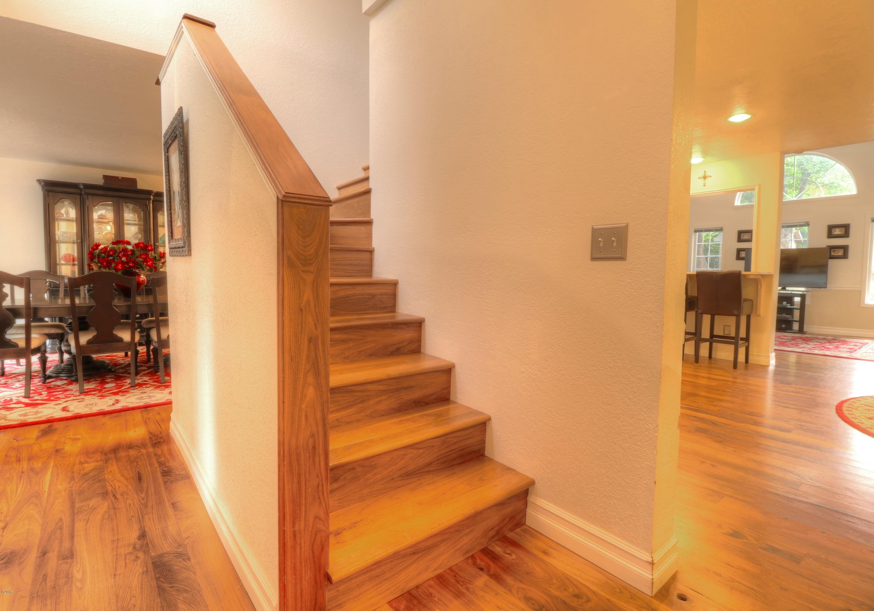 9775 Southeast Cedar Street South Beach, OR 97366 - Photo 14 of 33 Stairs