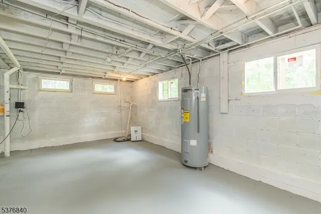 $439,000 | 25 East Shore Lake Owassa Road, Newton, NJ 07860