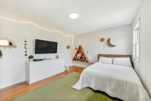 a bed room with two bed and a flat screen tv