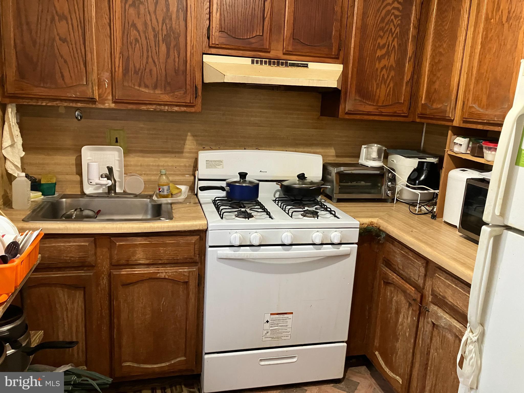 1022 Unruh Avenue Philadelphia, PA 19111 - Photo 36 of 59 2nd Floor Unit - Kitchen