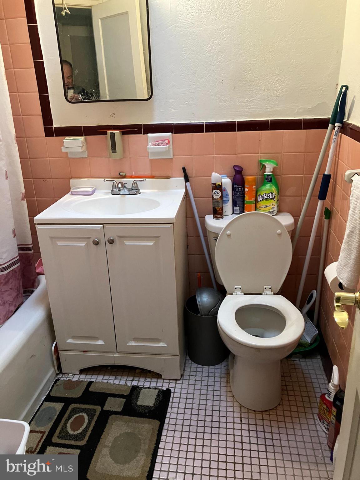 1022 Unruh Avenue Philadelphia, PA 19111 - Photo 46 of 59 2nd Floor Unit - Full Bathroom