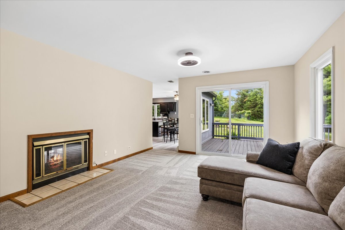 4402 Barreville Road Crystal Lake, IL 60012 - Photo 7 of 22
