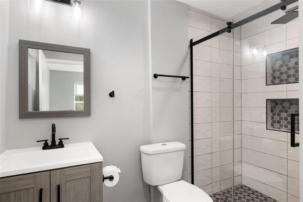 2728 Livingston Avenue Fort Worth, TX 76110 - Photo 6 of 37 a bathroom with a sink toilet and shower